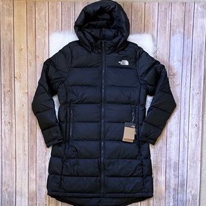 The North Face women’s metropolis Parka III in TNF Black with 550